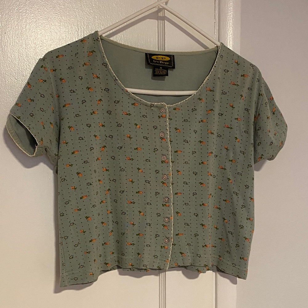 1990s Vintage Free People Sage Green Floral Button-Front Crop Top, Retro, Y2K.